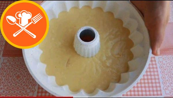 Κέικ με σάλτσα λεμονιού (1 φέτα δεν θα είναι ποτέ αρκετή)